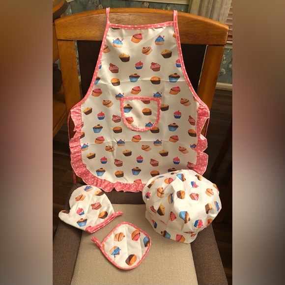 Other - 💰SALE💰Chef Dress Up Set; Apron, Baker’s Hat/Toque; Oven Mitt; Pot Holder